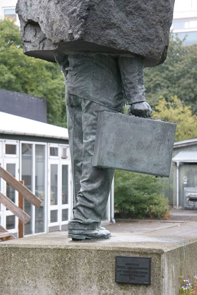monument-unknown-bureaucrat-3
