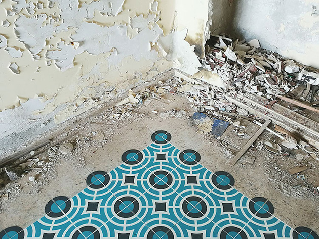 graffiti-floor-spray-paint-tile-pattern-installations