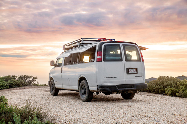 filmmaker-transforms-rusty-cargo-van-mobile-studio