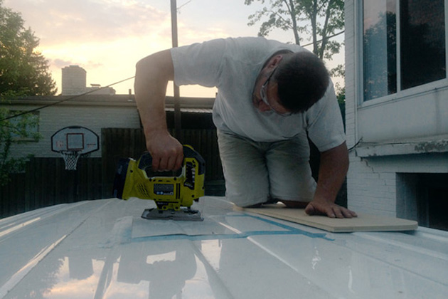filmmaker-transforms-rusty-cargo-van-mobile-studio