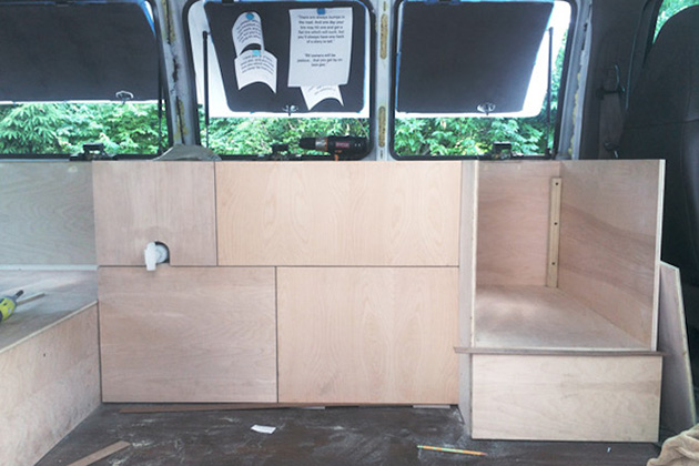 filmmaker-transforms-rusty-cargo-van-mobile-studio