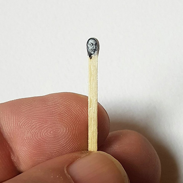 Tiny Paintings Onto Small Objects