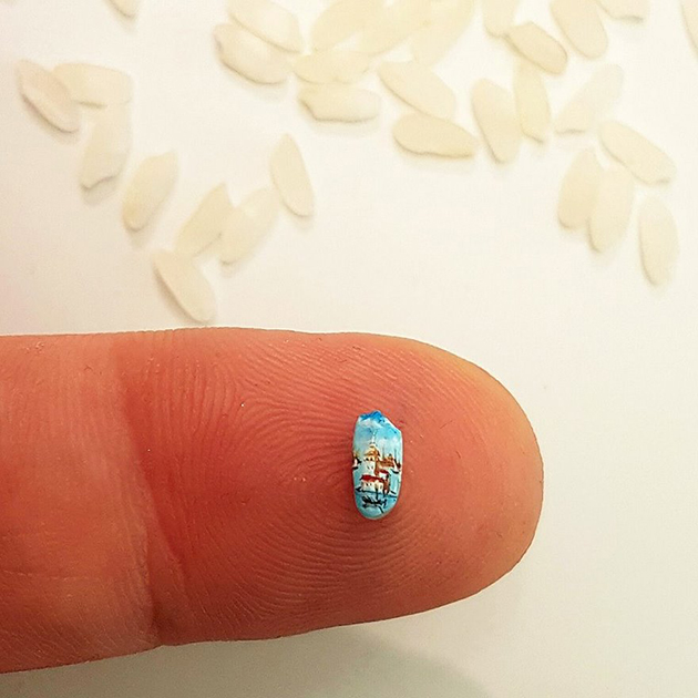 Tiny Paintings Onto Small Objects