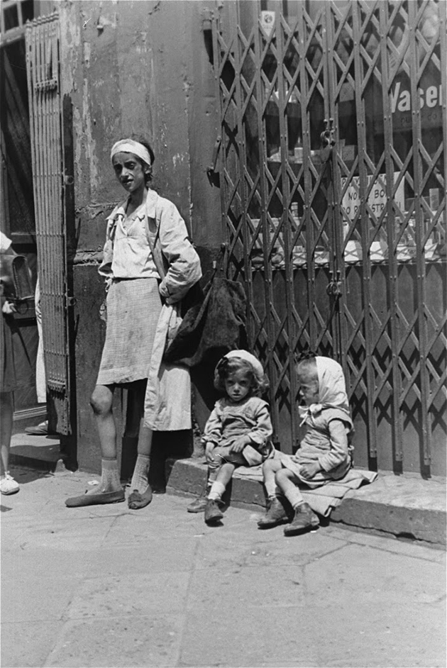 Daily Life in the Ghetto of Warsaw