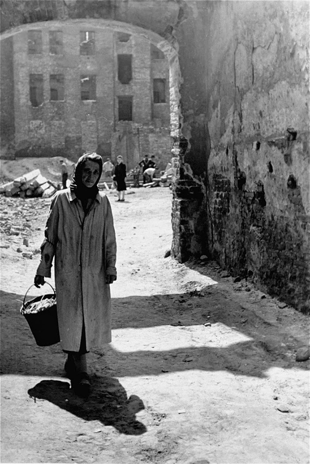 Daily Life in the Ghetto of Warsaw