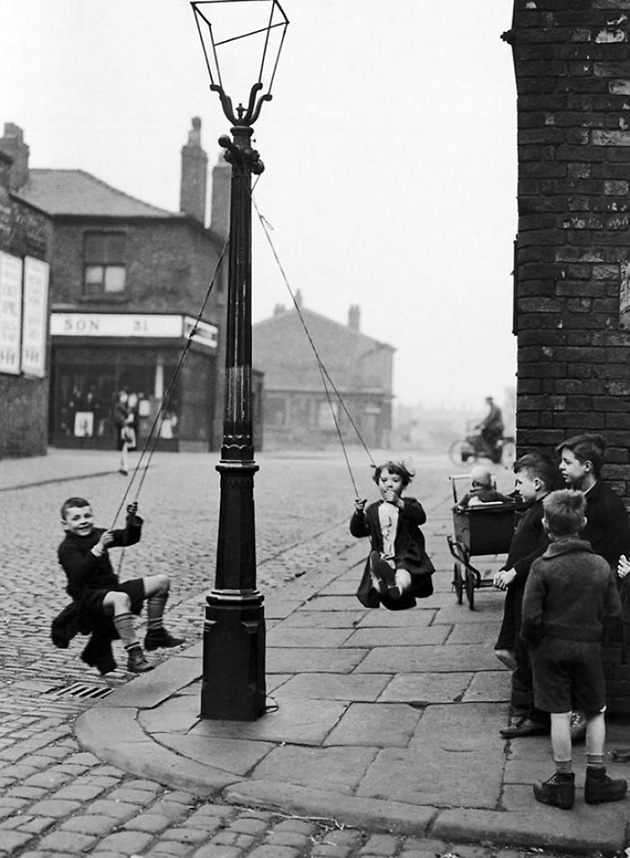 historical-children-playing-photography
