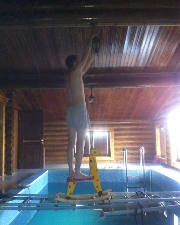 workplace-safety-fails-men-accident-waiting-to-happen