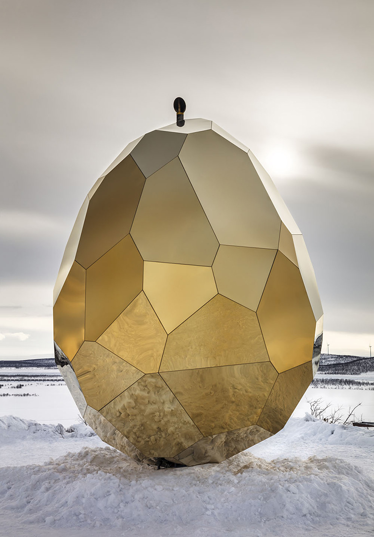 Mirrored-Golden-Egg-Sauna-Sweden