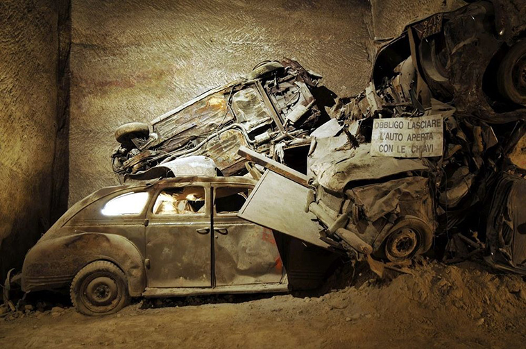 secret-tunnels-under-naples-old-cars