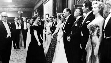marilyn-monroe-meeting-queen-elizabeth-ii