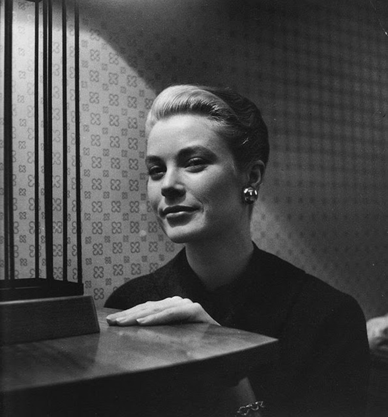 Black and White Photos of Female Celebrities 