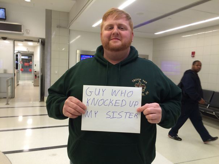 funny-airport-greeting-signs
