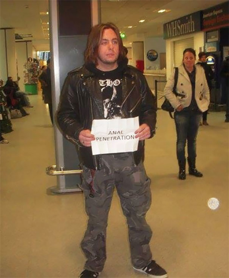 funny-airport-greeting-signs