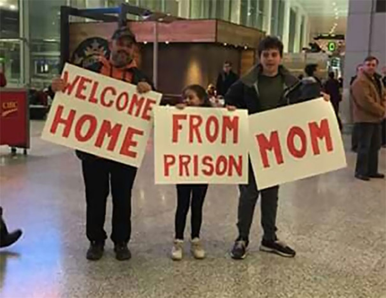 funny-airport-greeting-signs