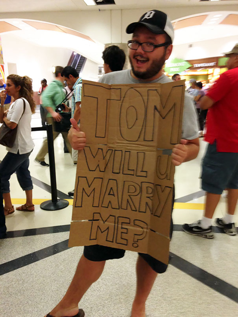 funny-airport-greeting-signs