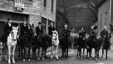 vintage-photographs-librarians-horseback