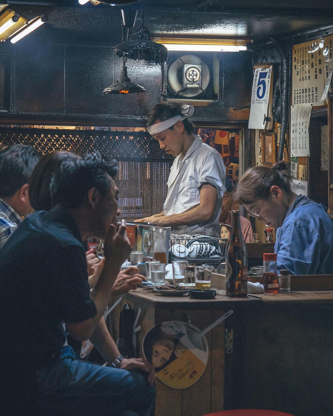 stunning candid street photos tokyo