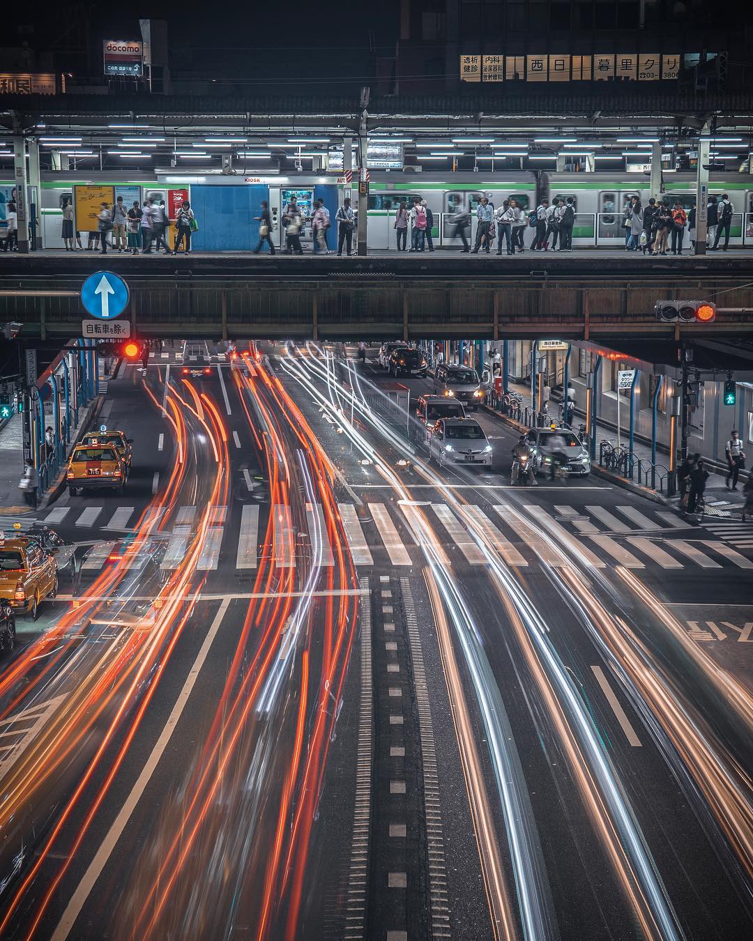 stunning candid street photos tokyo