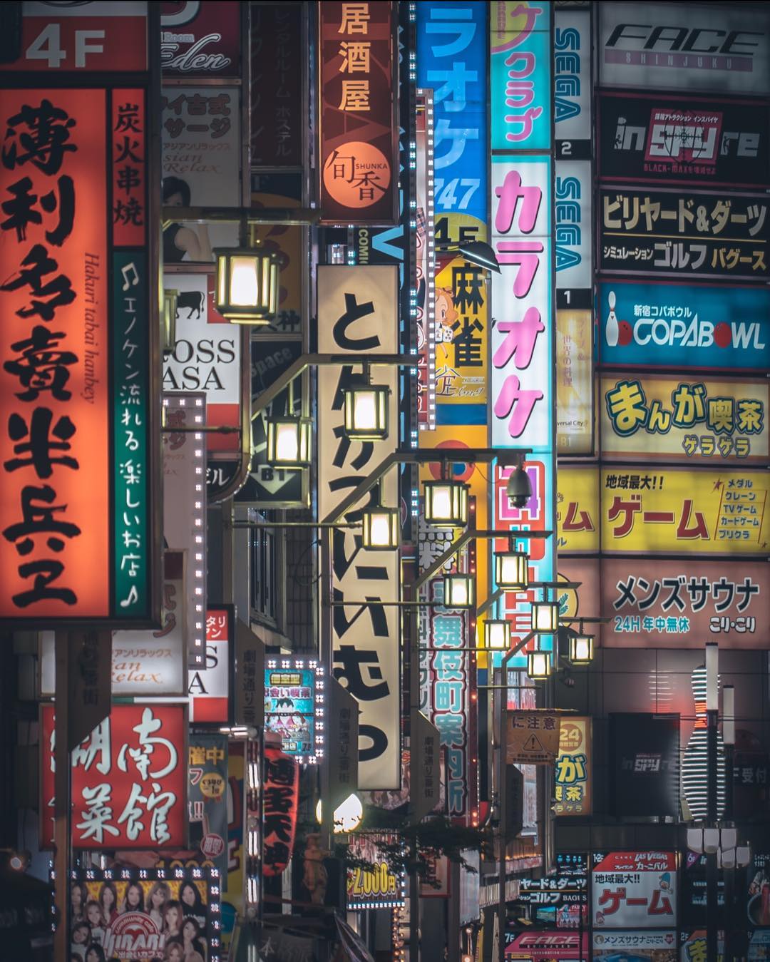 stunning candid street photos tokyo