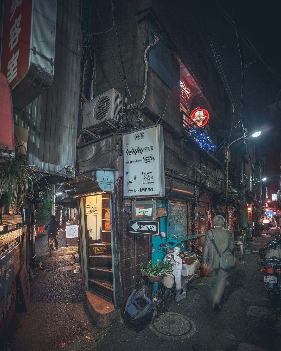 stunning candid street photos tokyo