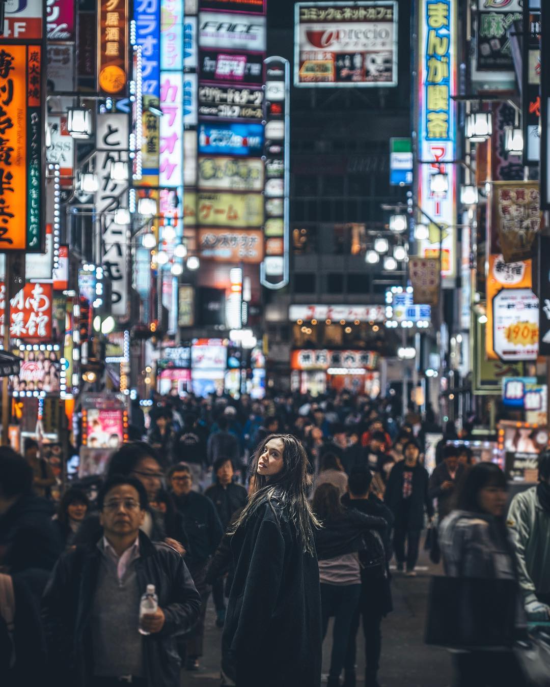 stunning candid street photos tokyo