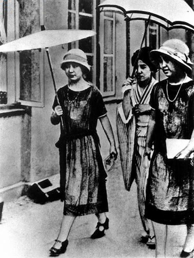 Japanese Women Fashion in the Westernized Era