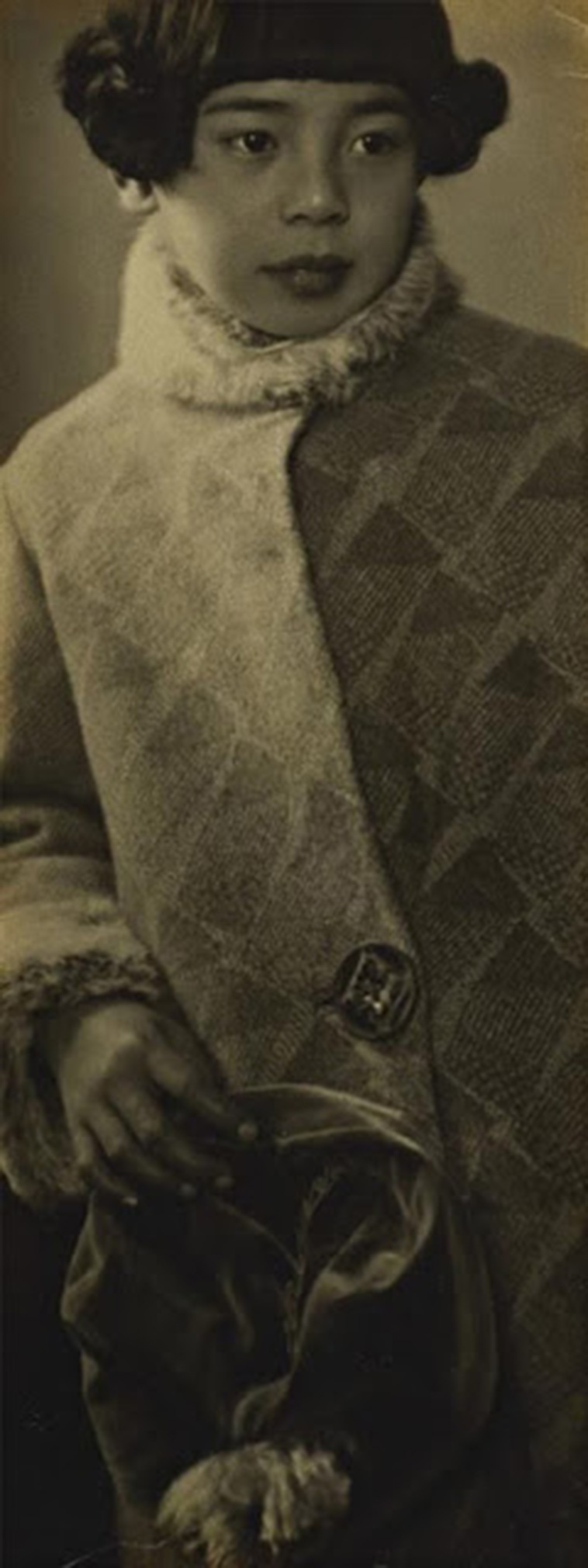 Japanese Women Fashion in the Westernized Era