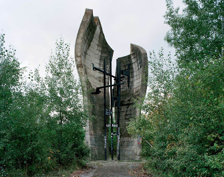 old monuments yugoslavia spomeniks jan kempenaers