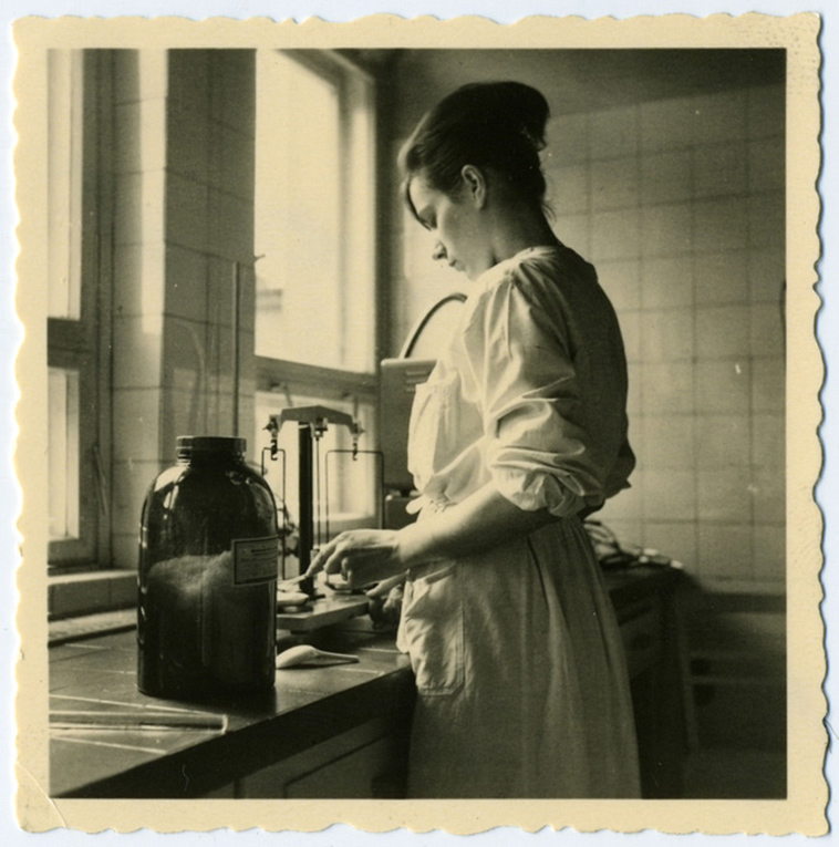 vintage portrait snapshots teen girls 1910s