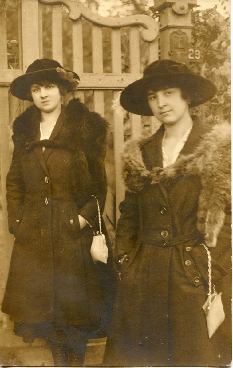 vintage portrait snapshots teen girls 1910s