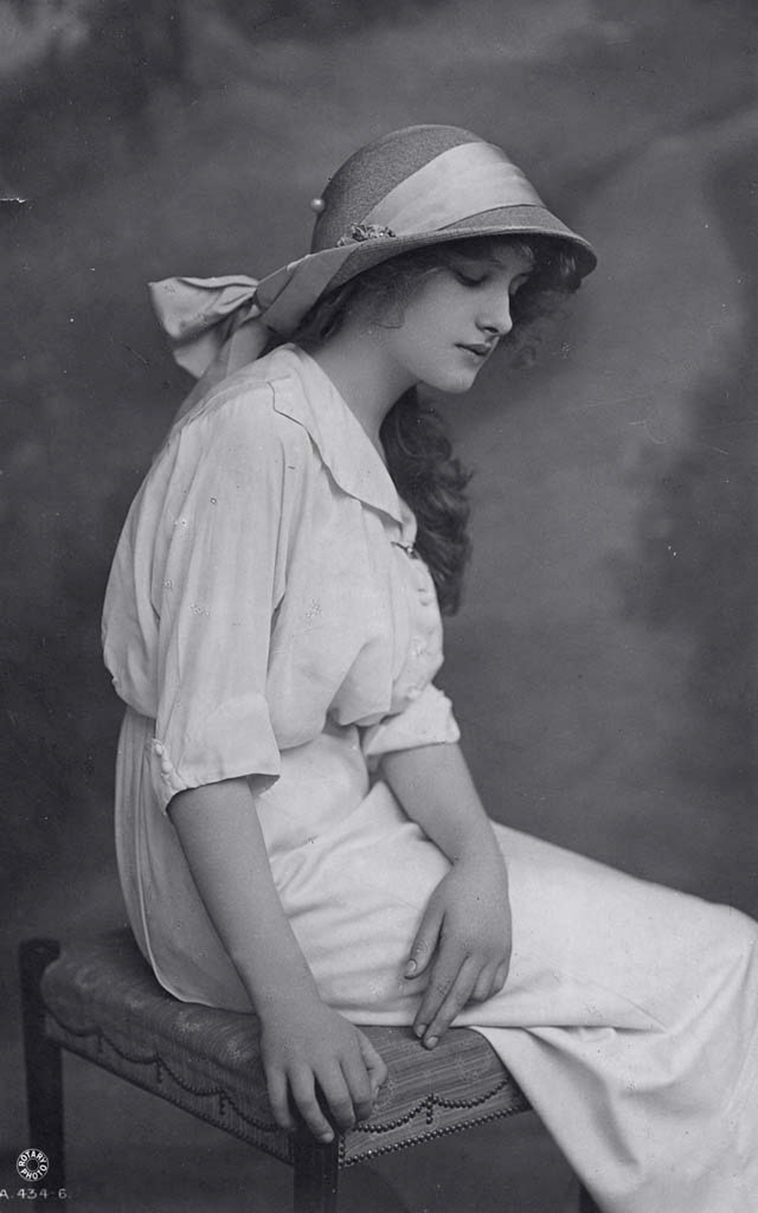 vintage portrait snapshots teen girls 1910s