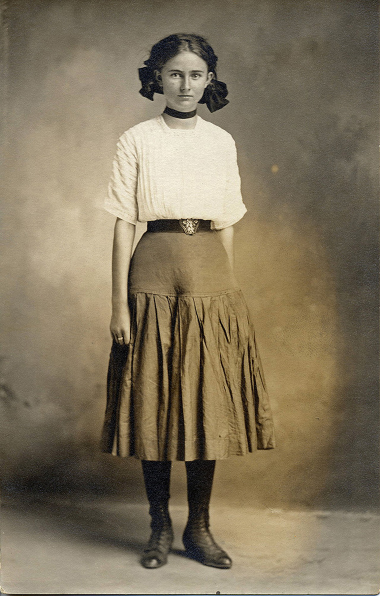 vintage portrait snapshots teen girls 1910s