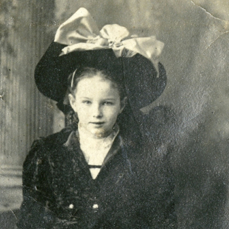 vintage portrait snapshots teen girls 1910s