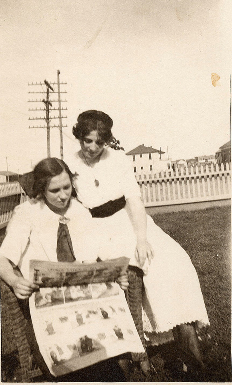 vintage portrait snapshots teen girls 1910s