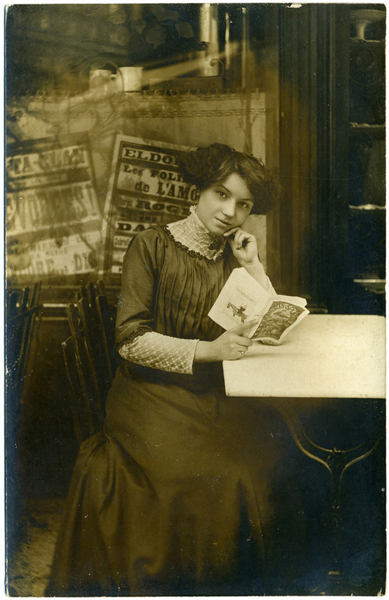 vintage portrait snapshots teen girls 1910s