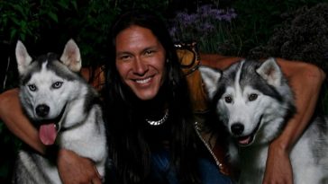 Rick Mora Helps Abandoned Huskies To Find New Homes