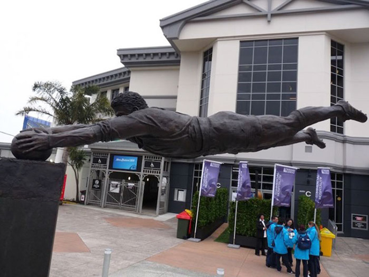 sculptures defying gravity laws of physics