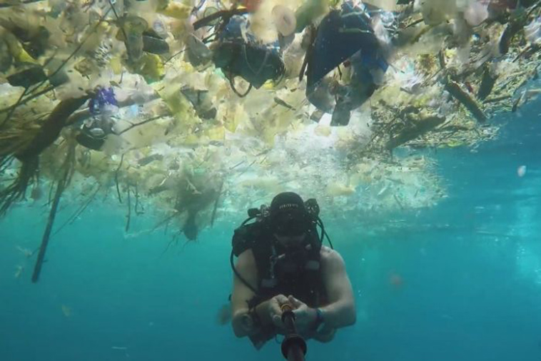 diver-exposes-sea-plastic-rubbish-bali-coast