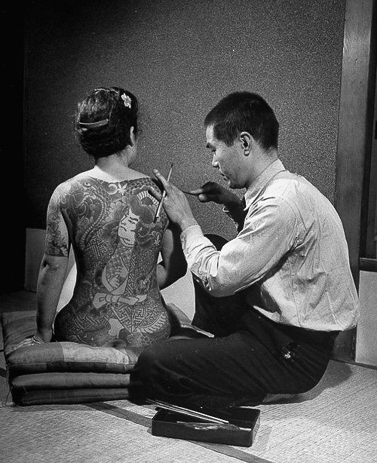 vintage-photos-of-Yakuza-with-their-tattoos