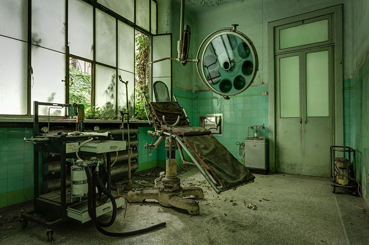 Eerie photographs of abandoned mental asylums in Italy