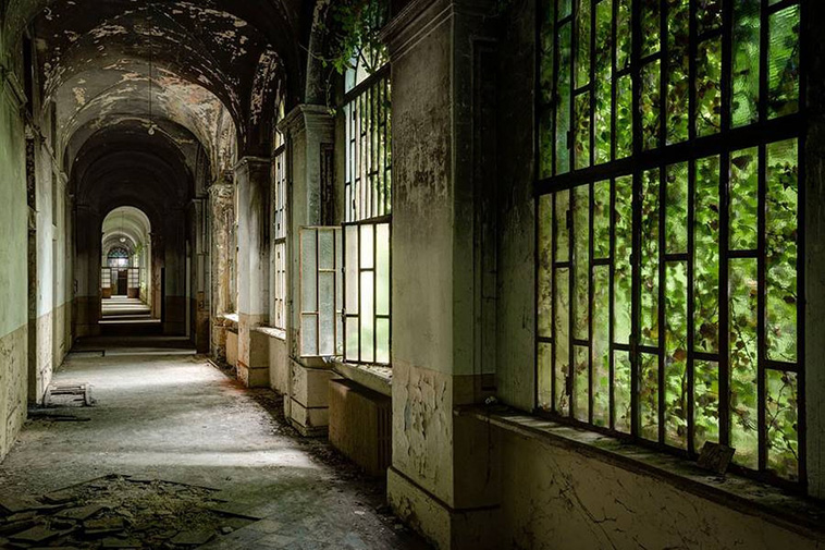 Eerie photographs of abandoned mental asylums in Italy