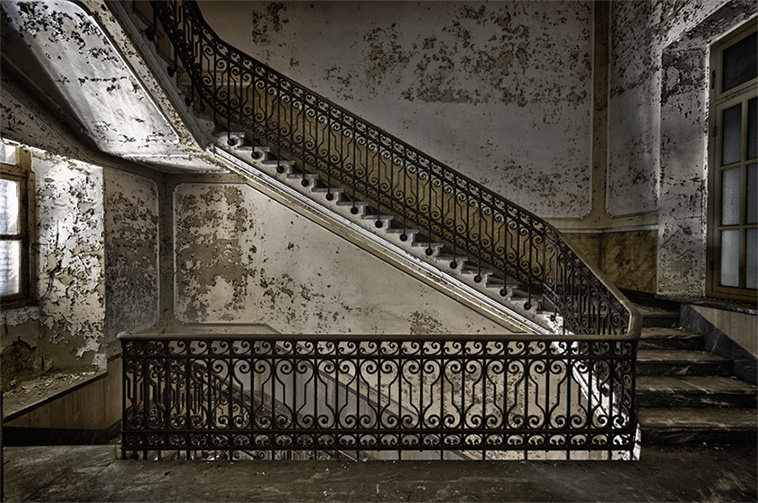 Eerie photographs of abandoned mental asylums in Italy