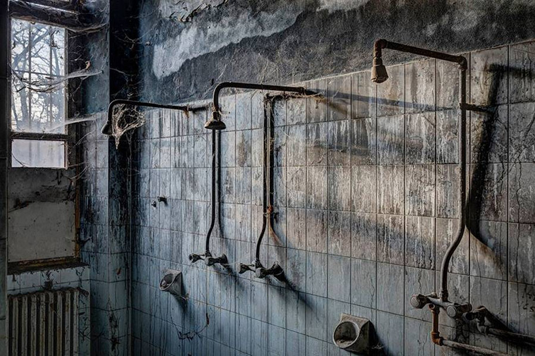 Eerie photographs of abandoned mental asylums in Italy