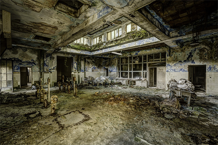 Eerie photographs of abandoned mental asylums in Italy