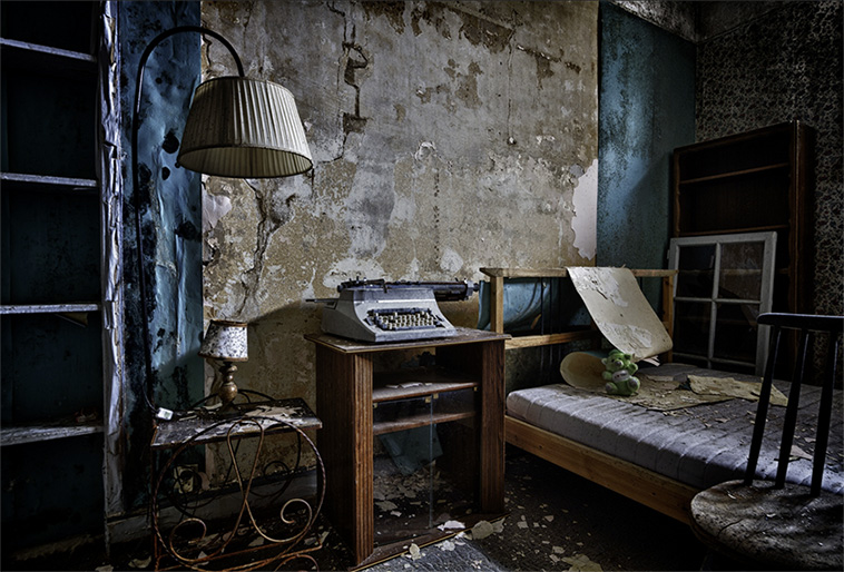 Eerie photographs of abandoned mental asylums in Italy