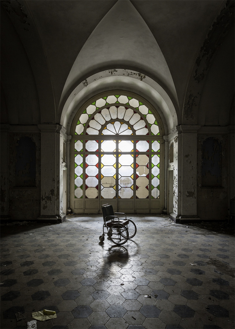 Eerie photographs of abandoned mental asylums in Italy