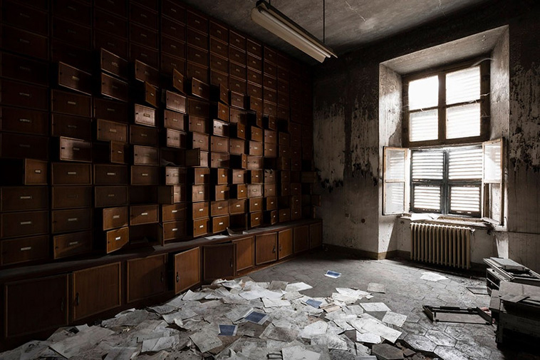 Eerie photographs of abandoned mental asylums in Italy