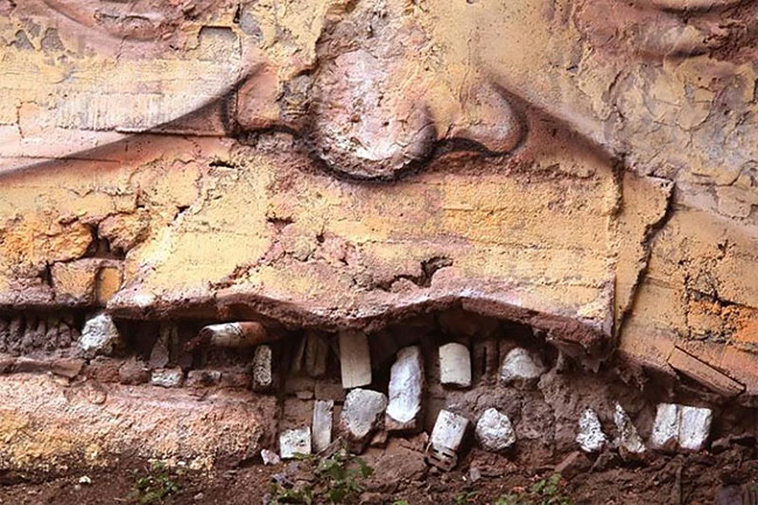 eyes wide open stunning street art