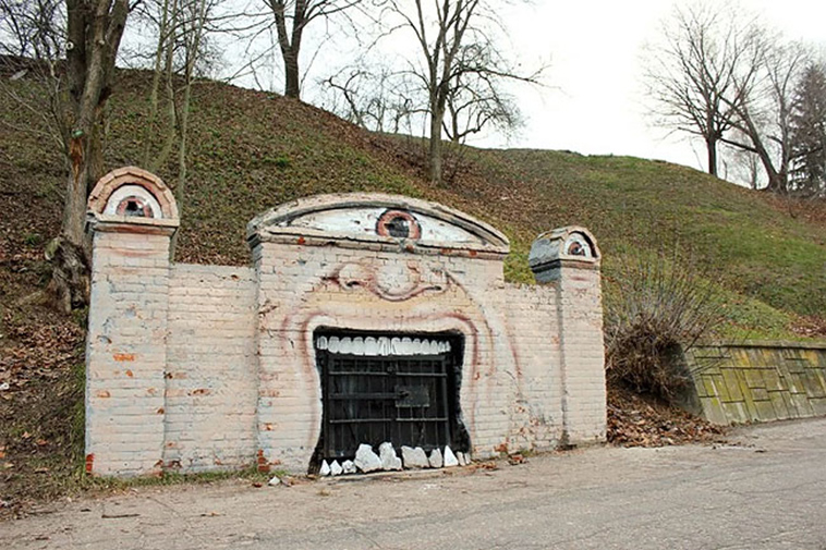 eyes wide open stunning street art