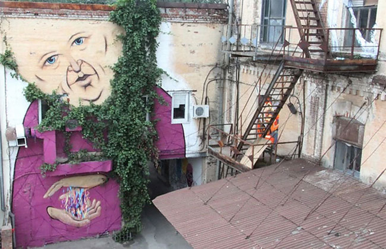 eyes wide open stunning street art